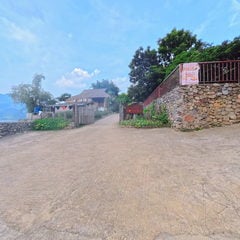 Cổng vào Mơ Village