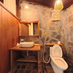 Sang's 2nd bathroom