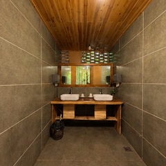Dorm toilet 8