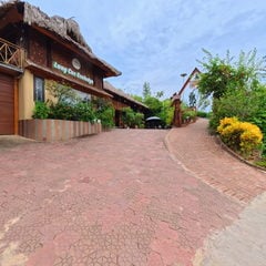 Cổng vào Long Cốc Ecolodge